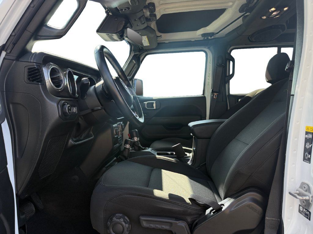 Used 2022 Jeep Gladiator Overland w/ LED Lighting Group AWD/4WD image 9