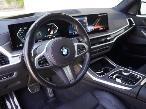 Used 2024 BMW X7 xDrive40i w/ M Sport Package AWD/4WD image 3