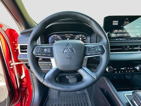 Used 2024 Mitsubishi Outlander SE Black Edition image 11