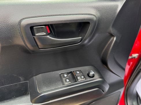 Used 2019 Toyota Tacoma SR w/ SX Package AWD/4WD image 18