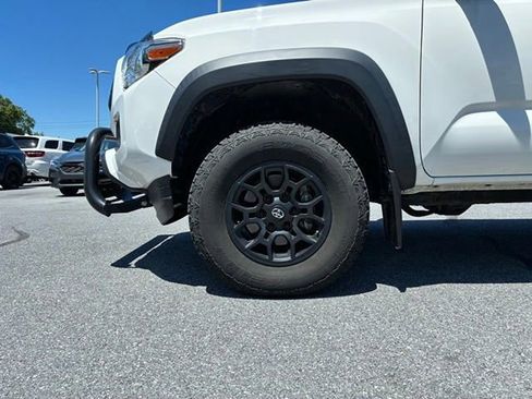 Used 2020 Toyota Tacoma SR w/ SX Package AWD/4WD image 18
