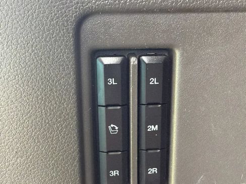 Used 2019 Ford Expedition XLT w/ Equipment Group 202A RWD image 12