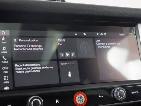 Used 2025 Porsche Macan image 30