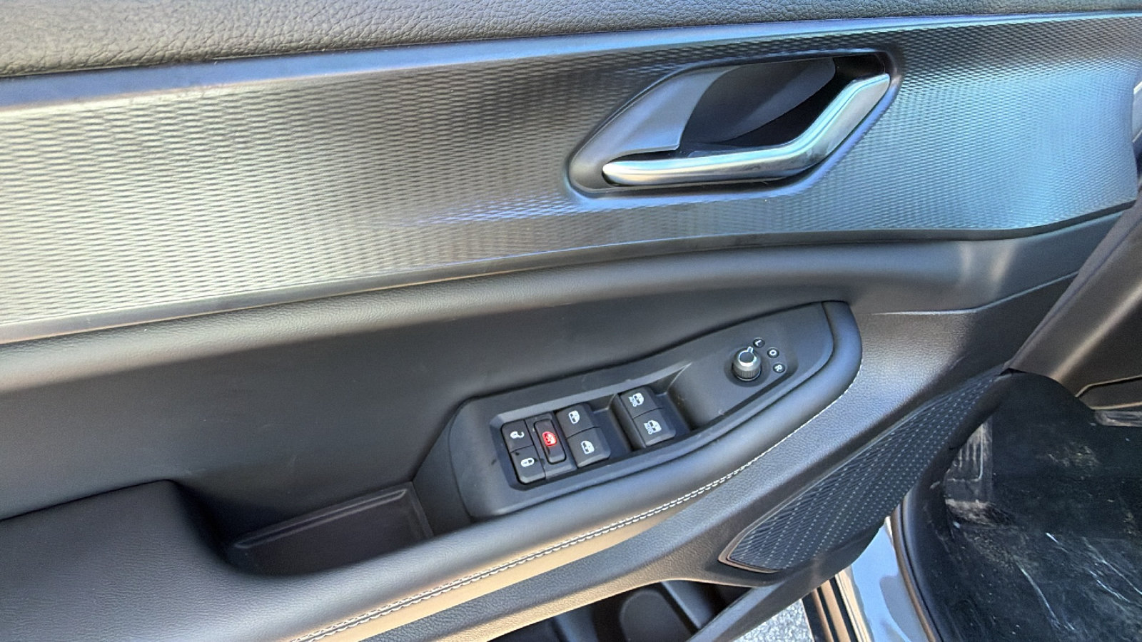 New 2027 Jeep Grand Cherokee Laredo RWD image 15