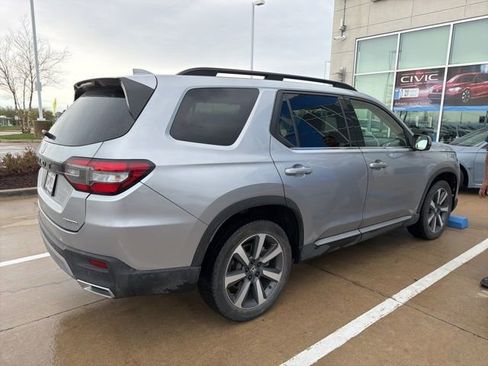 Used 2023 Honda Pilot Touring image 3