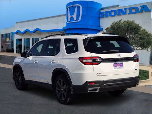 New 2025 Honda Pilot Sport image 4