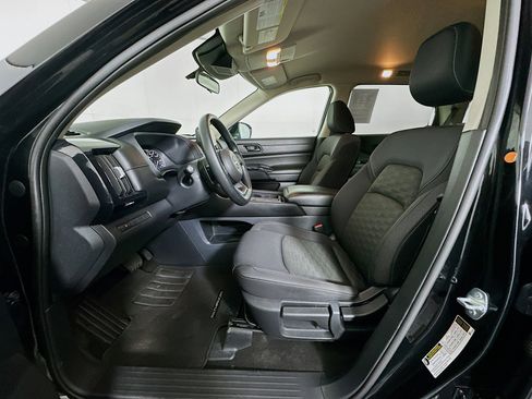 Used 2024 Nissan Pathfinder S image 13