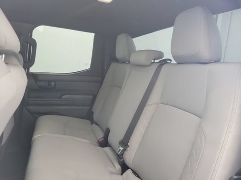 Used 2025 Toyota Tacoma SR5 AWD/4WD image 12
