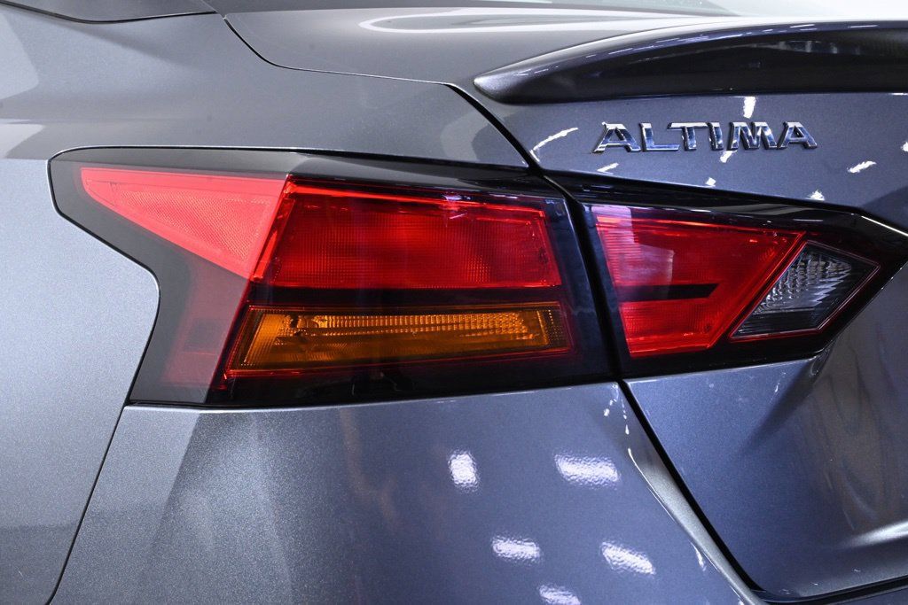 Certified 2022 Nissan Altima 2.5 SR FWD image 12
