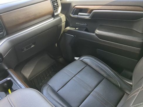 Used 2023 Chevrolet Silverado 1500 High Country w/ Technology Package AWD/4WD image 16