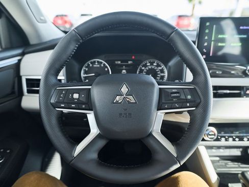 New 2026 Mitsubishi Outlander SE FWD image 30