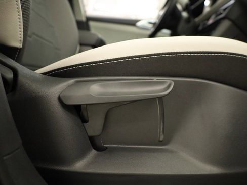 New 2026 Volkswagen Taos SE image 33