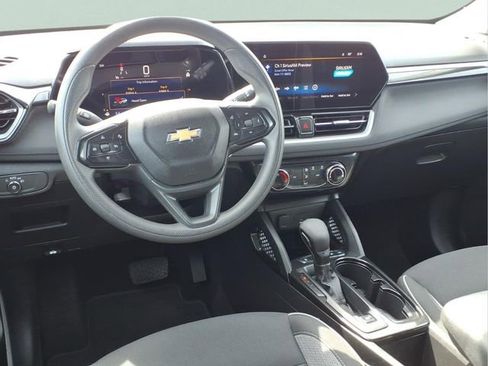 Used 2025 Chevrolet TrailBlazer LT AWD/4WD image 19