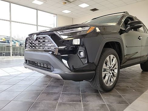 Used 2025 Toyota RAV4 Limited image 21