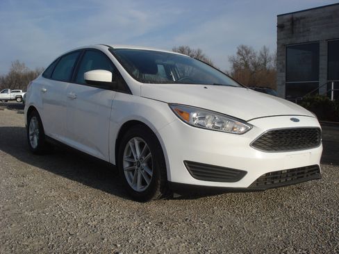 Used 2018 Ford Focus SE image 2