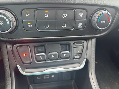 Used 2018 GMC Terrain SLE FWD image 13
