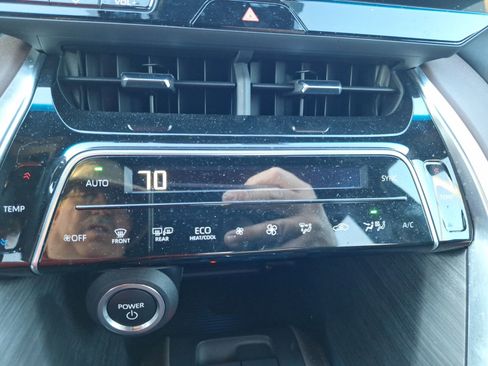 Used 2023 Toyota Venza Limited image 27