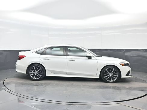 Used 2022 Honda Civic Touring image 7