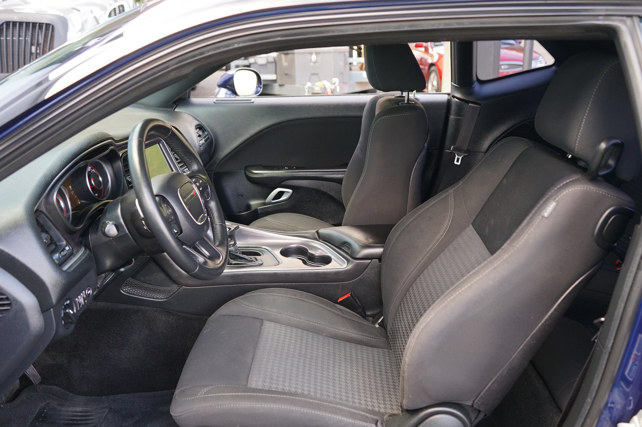 Used 2015 Dodge Challenger SXT w/ Driver Convenience Group RWD image 13