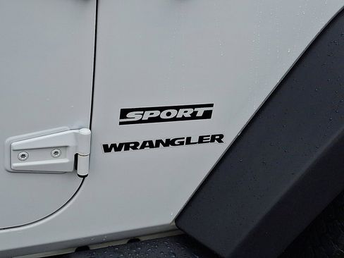 Used 2016 Jeep Wrangler Sport w/ Quick Order Package 24S AWD/4WD image 31