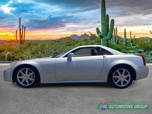 Used 2005 Cadillac XLR RWD image 6
