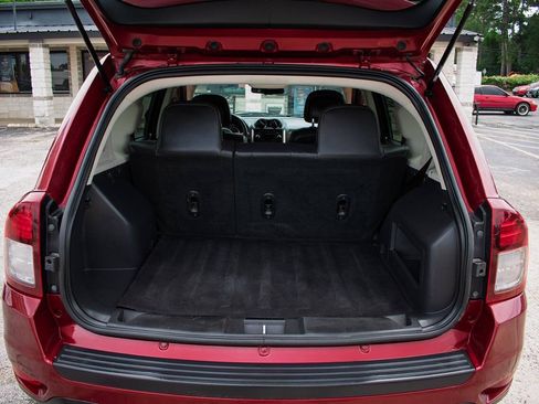 Used 2014 Jeep Compass Latitude FWD image 32