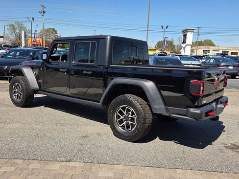 Used 2024 Jeep Gladiator Rubicon AWD/4WD image 8