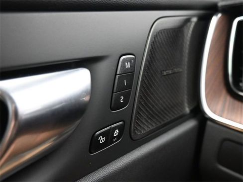 Used 2023 Volvo XC60 B5 Ultimate w/ Protection Package Premier image 30