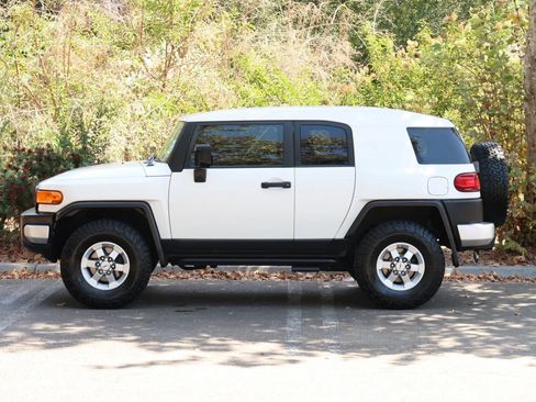 Used 2009 Toyota FJ Cruiser 2WD w/ TRD Sport Pkg image 8