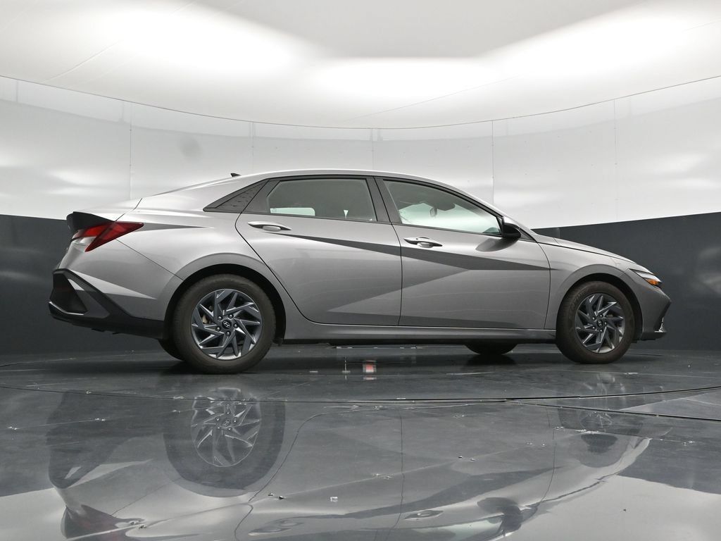 Used 2024 Hyundai Elantra SEL FWD image 43