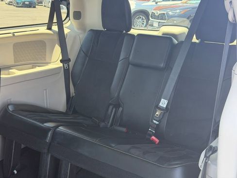 Used 2015 Chrysler Town & Country Limited FWD image 18