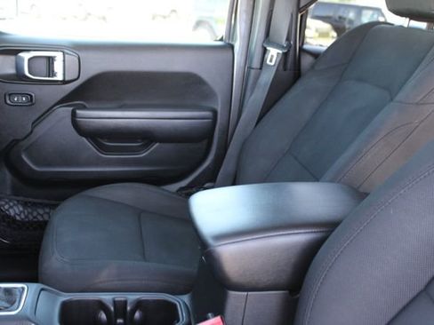 Used 2023 Jeep Wrangler Sport S image 31