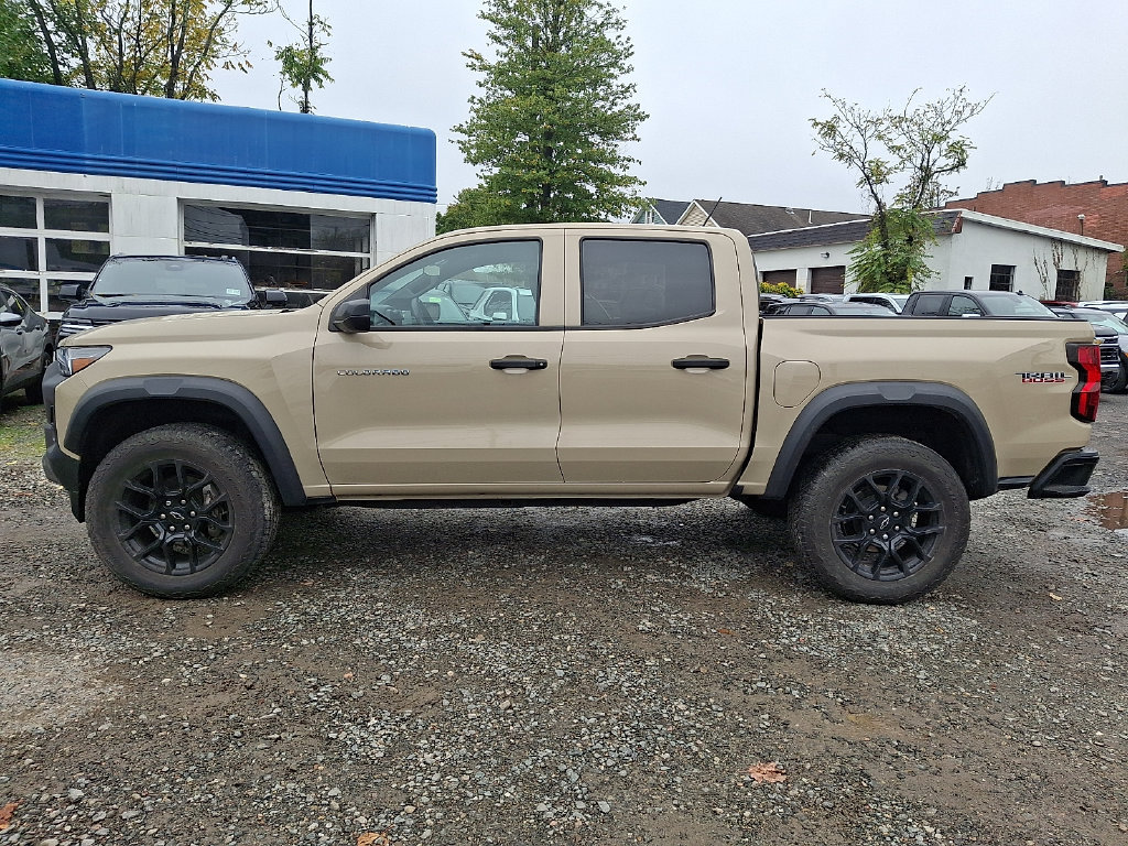 Used 2023 Chevrolet Colorado Trail Boss w/ LPO, Dark Essentials Package AWD/4WD image 4