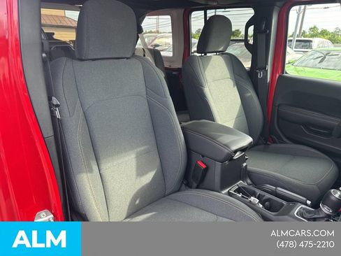 Used 2025 Jeep Wrangler Unlimited Sahara w/ Safety Group AWD/4WD image 9