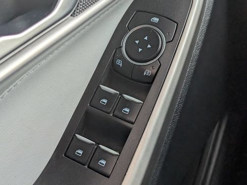 Used 2022 Ford Explorer XLT w/ Equipment Group 202A RWD image 12