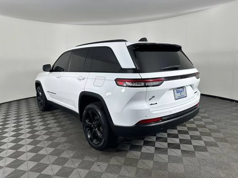 Certified 2023 Jeep Grand Cherokee Limited w/ Black Appearance Package AWD/4WD image 2