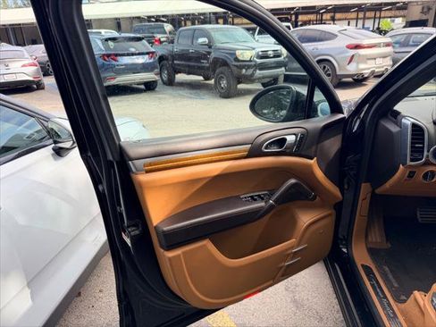Used 2014 Porsche Cayenne Turbo AWD/4WD image 23