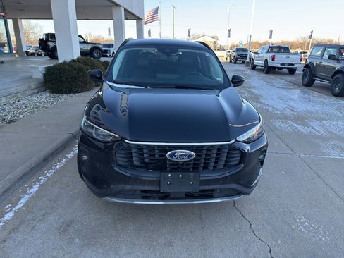 Used 2024 Ford Escape Platinum image 2