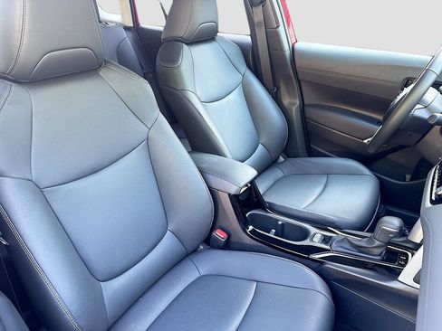 Used 2025 Toyota Corolla Cross XLE w/ Convenience Package AWD/4WD image 28
