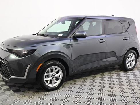 Used 2025 Kia Soul LX w/ LX Technology Package FWD image 2