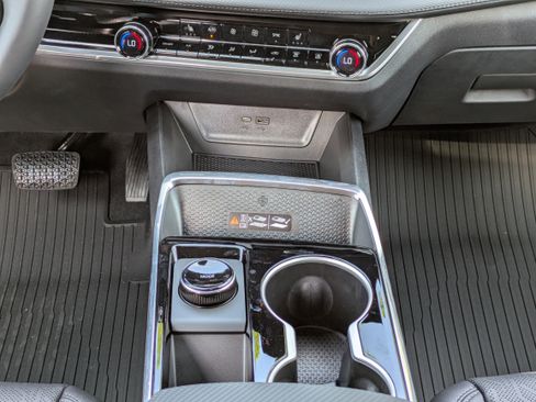 New 2026 Chevrolet Equinox LT w/ Convenience Package II image 6