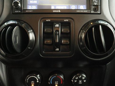 Used 2017 Jeep Wrangler Unlimited Sahara AWD/4WD image 16