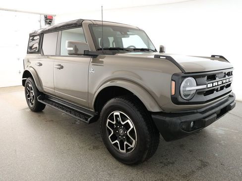 Used 2025 Ford Bronco Outer Banks image 3