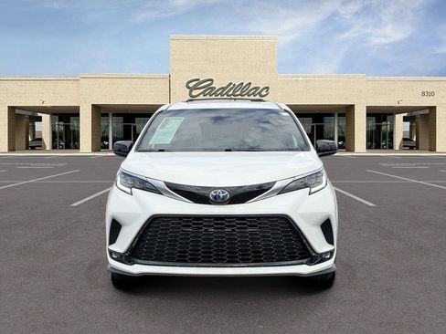 Used 2022 Toyota Sienna XSE w/ XSE Plus Package AWD/4WD image 2