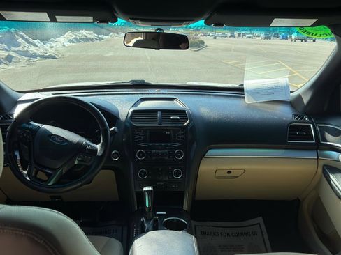 Used 2016 Ford Explorer XLT image 18