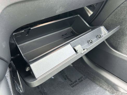 New 2026 Volvo XC40 B5 Core AWD/4WD image 29