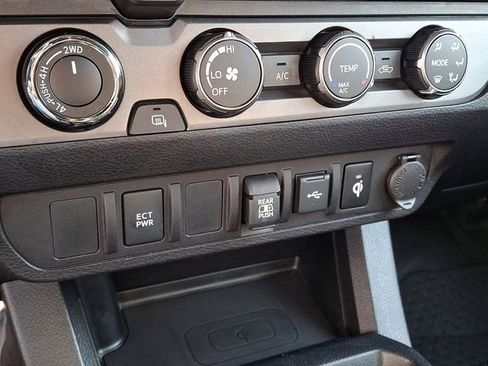 Used 2020 Toyota Tacoma TRD Sport image 18