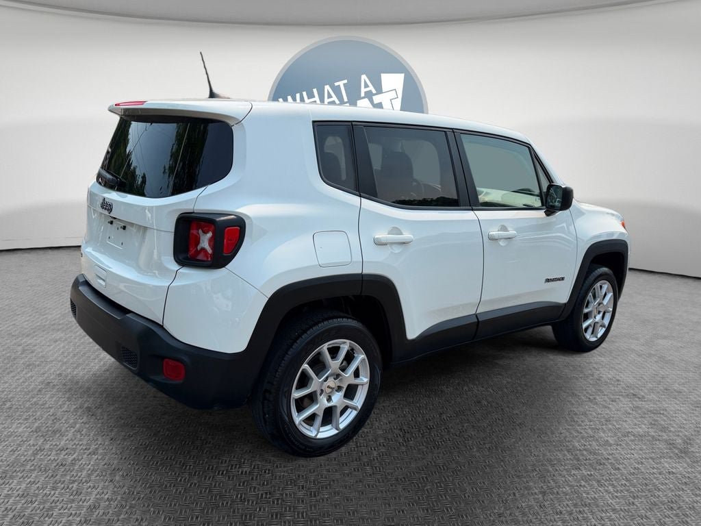Used 2023 Jeep Renegade Latitude AWD/4WD image 3