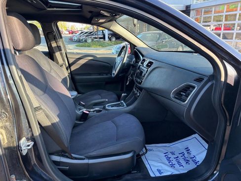 Used 2012 Chrysler 200 Touring FWD image 19