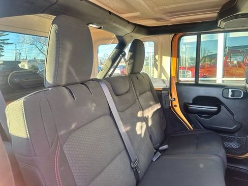 Used 2021 Jeep Wrangler Unlimited Rubicon AWD/4WD image 17